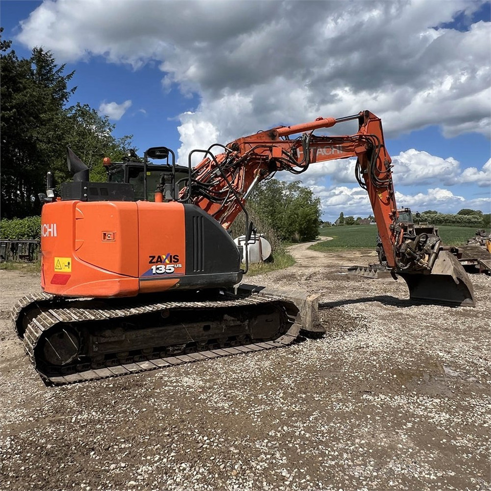 Hitachi ZX135 US-6 - حفارات زحافة: صور 5 Hitachi ZX135 US-6 - حفارات زحافة: صور 5