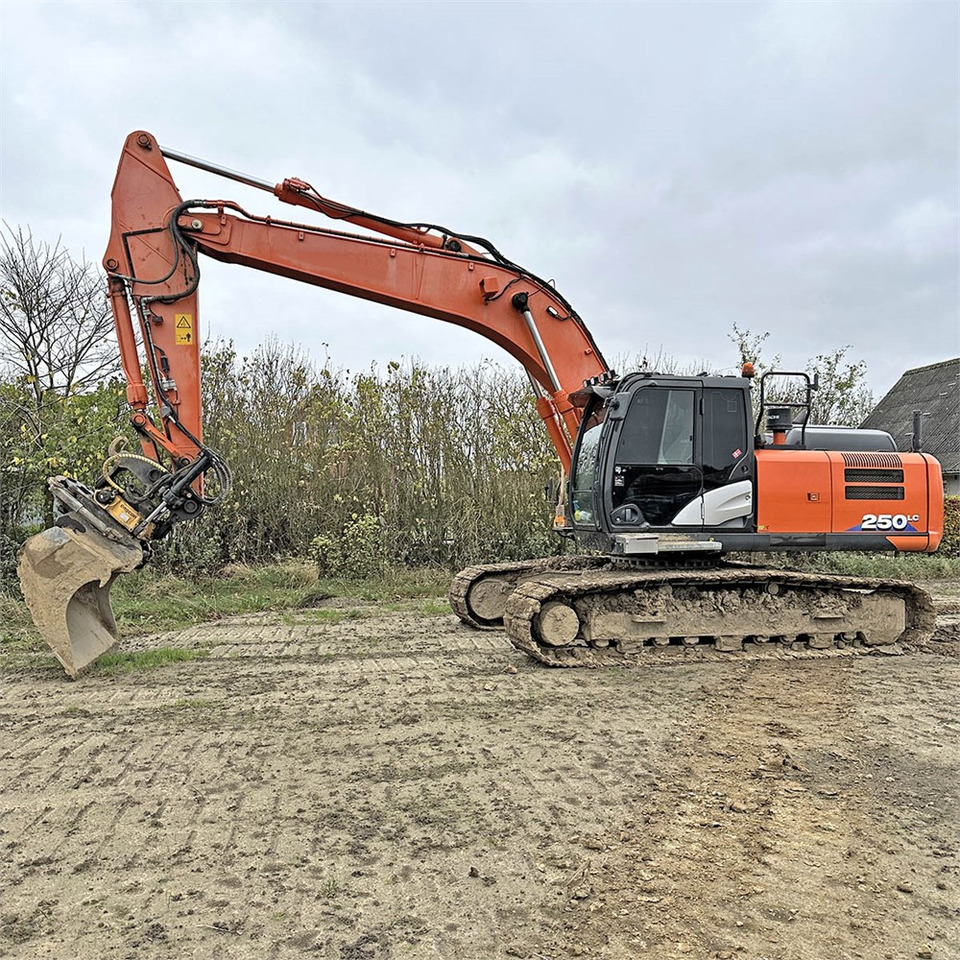 Hitachi ZX250 LC-6 - حفارات زحافة: صور 1 Hitachi ZX250 LC-6 - حفارات زحافة: صور 1