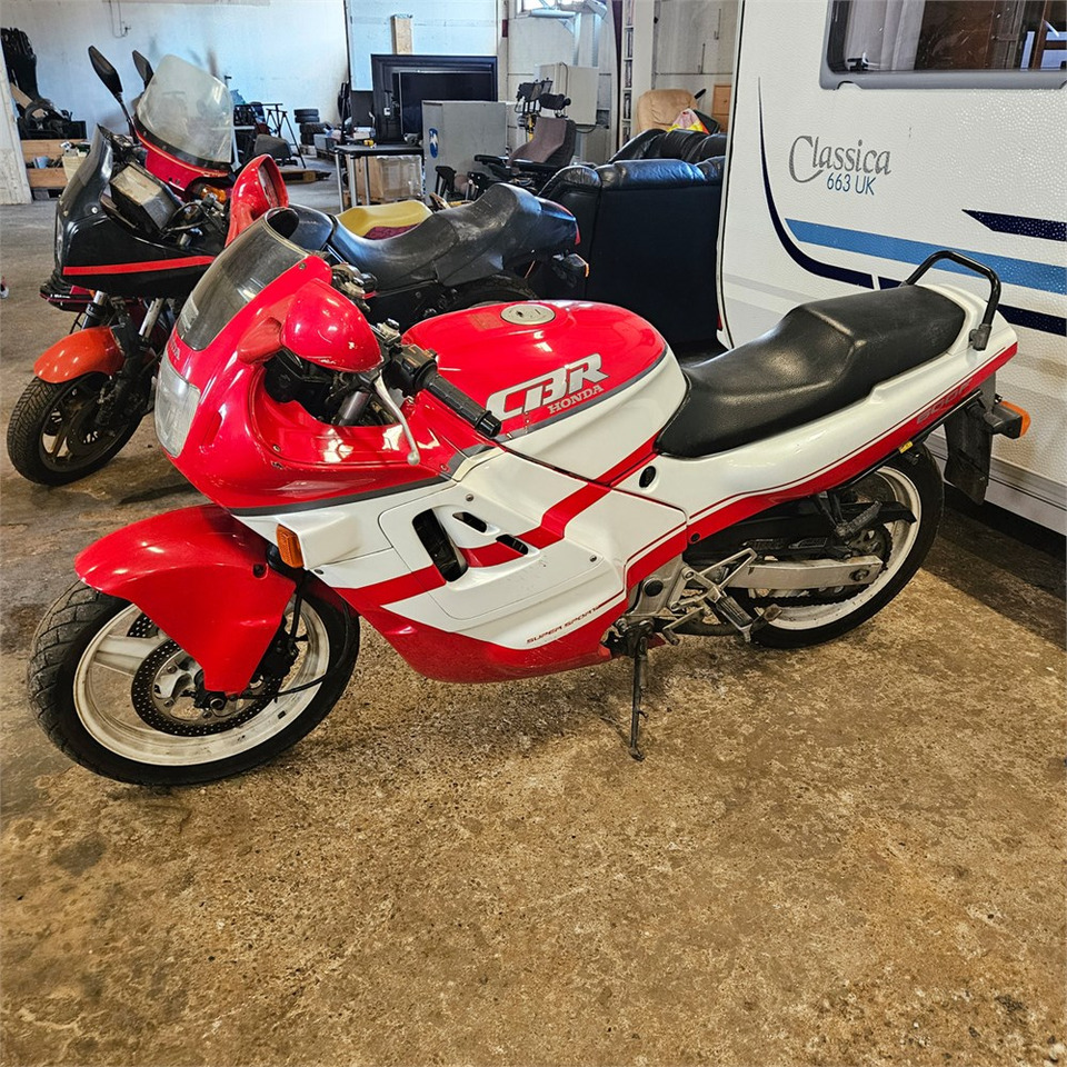 Honda CBR600F Super sport - دراجة بخارية: صور 2 Honda CBR600F Super sport - دراجة بخارية: صور 2