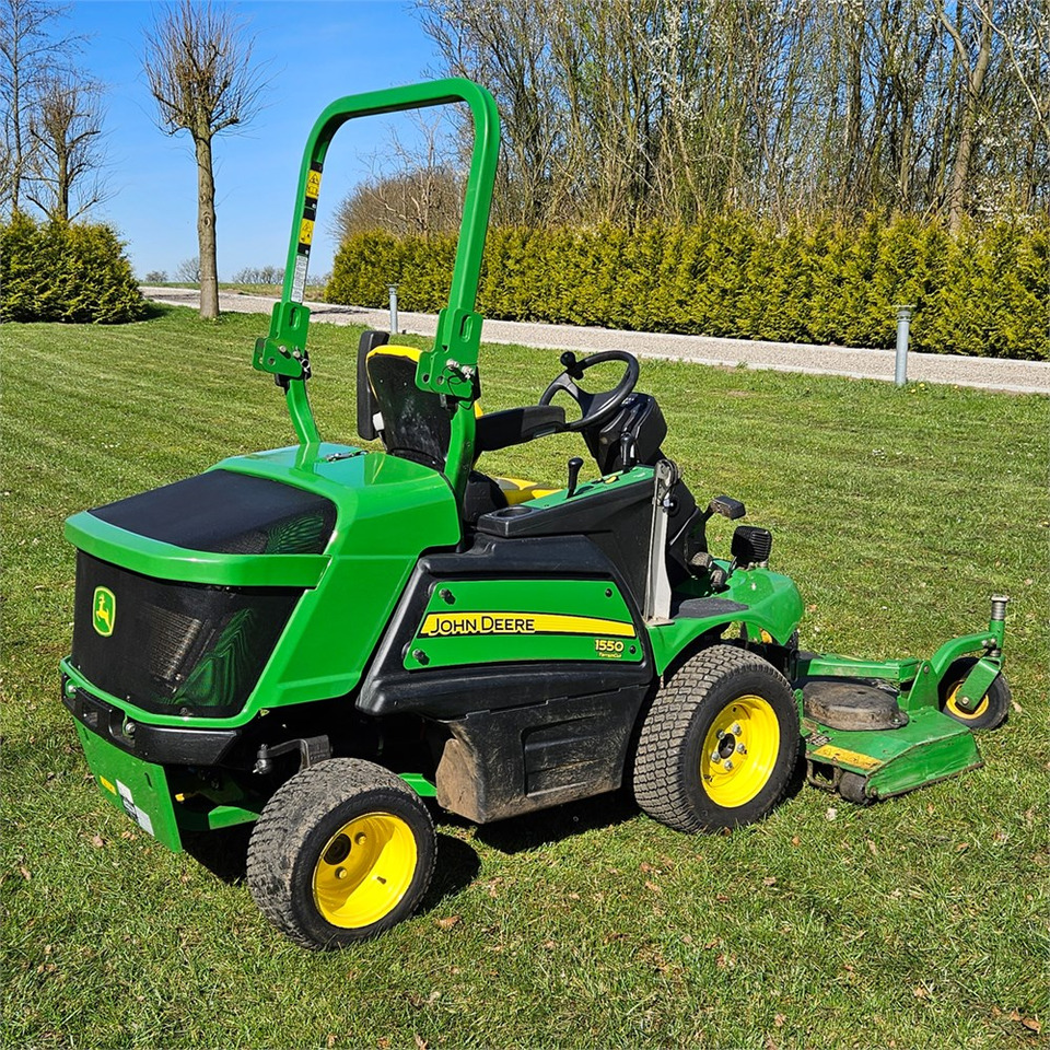John Deere 1550 TerrainCut - جزازة المروج: صور 5 John Deere 1550 TerrainCut - جزازة المروج: صور 5