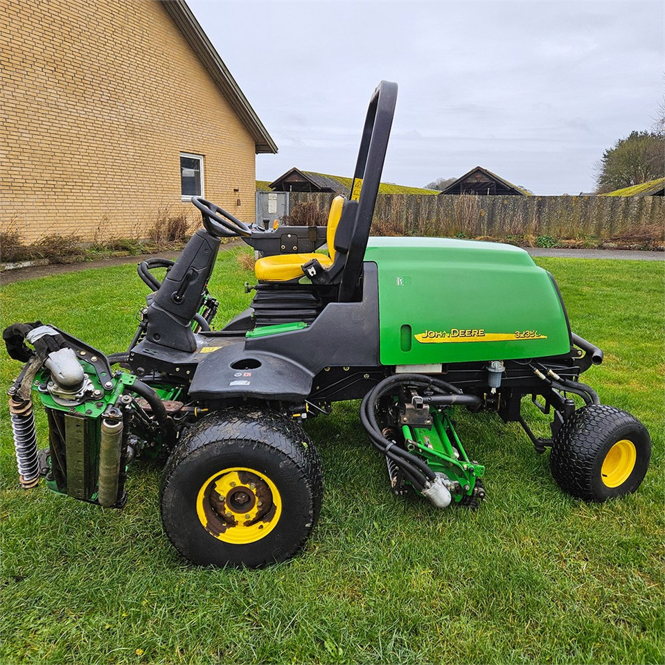 John Deere 3235C - جزازة المروج: صور 4 John Deere 3235C - جزازة المروج: صور 4