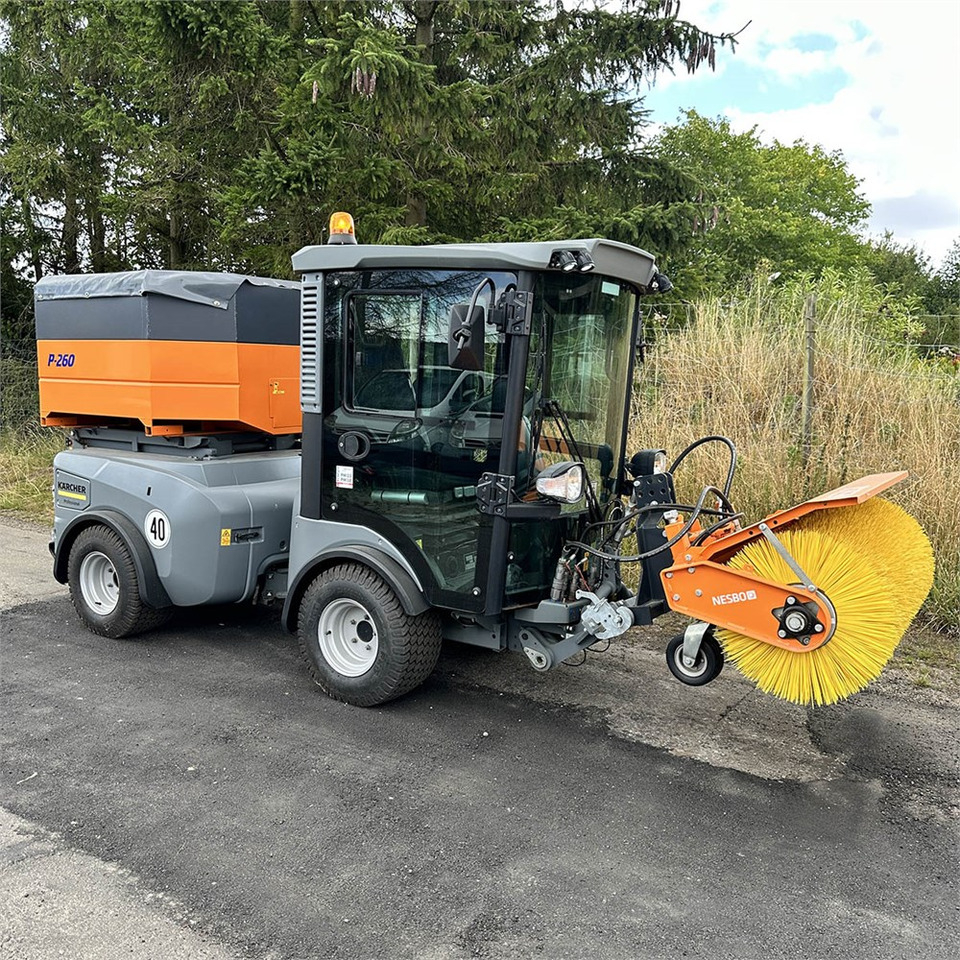 Kärcher MC130 - سياره كنس شوارع: صور 1 Kärcher MC130 - سياره كنس شوارع: صور 1