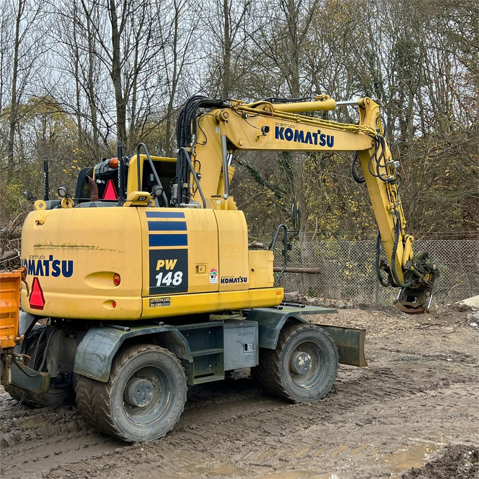Komatsu PW148-10 - حفارة على عجلات: صور 1 Komatsu PW148-10 - حفارة على عجلات: صور 1