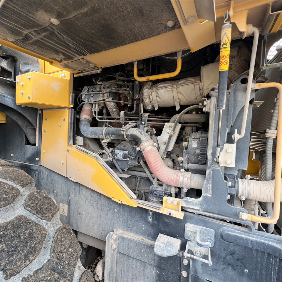 اللودر بعجل Komatsu WA480-8: صور 31
