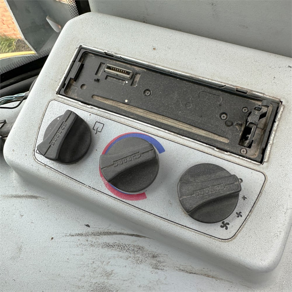 Kramer 380 إيجار Kramer 380: صور 21 Kramer 380 إيجار Kramer 380: صور 21