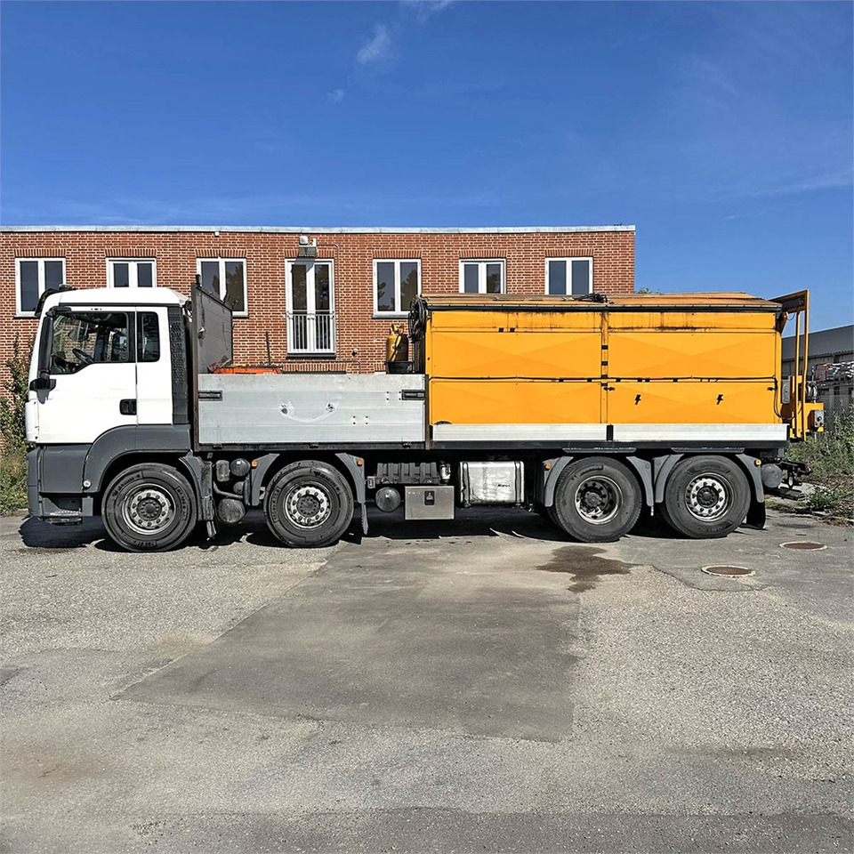MAN TG 35. 8x2-6 BL - شاحنات مسطحة, موزع الأسفلت: صور 3 MAN TG 35. 8x2-6 BL - شاحنات مسطحة, موزع الأسفلت: صور 3