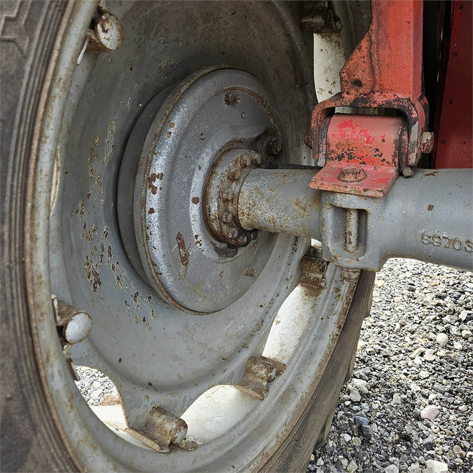 جرار Massey Ferguson MF135: صور 40