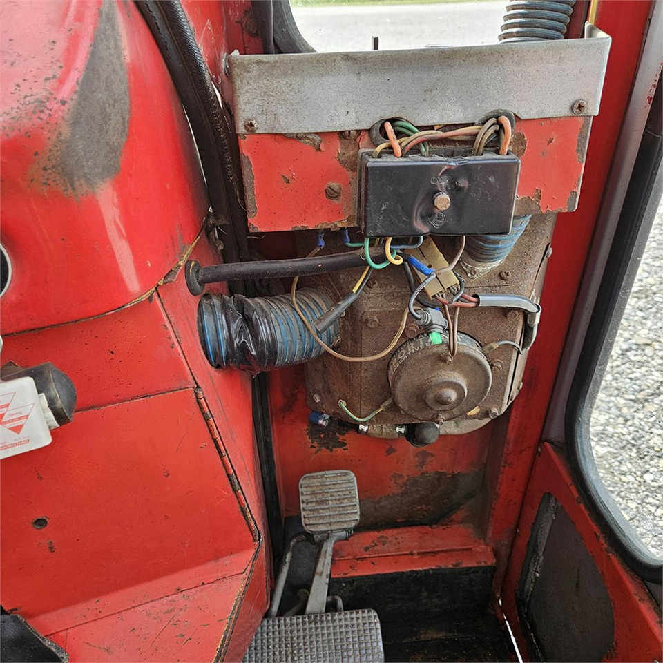 جرار Massey Ferguson MF135: صور 20