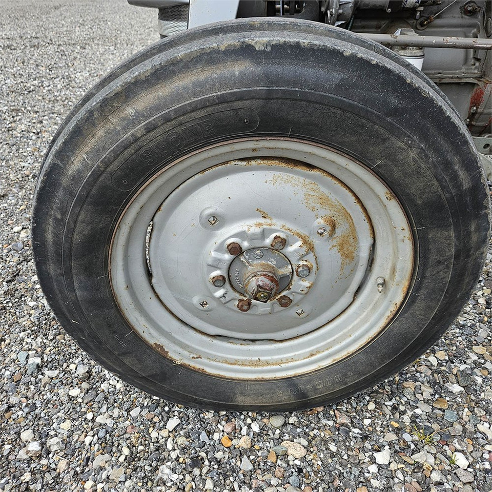جرار Massey Ferguson MF135: صور 41