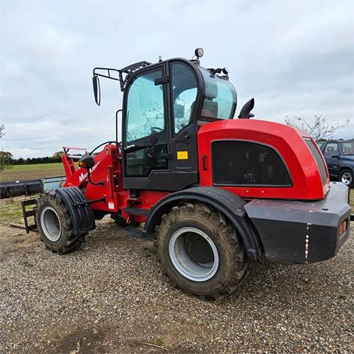 Max Loader 825 - اللودر بعجل: صور 3 Max Loader 825 - اللودر بعجل: صور 3