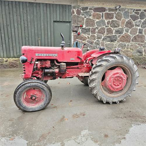 McCORMICK D-324 Standard - جرار: صور 2 McCORMICK D-324 Standard - جرار: صور 2