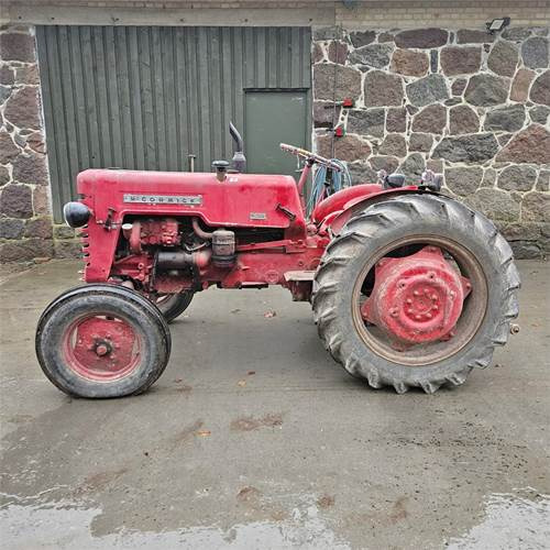 McCORMICK D-324 Standard - جرار: صور 3 McCORMICK D-324 Standard - جرار: صور 3