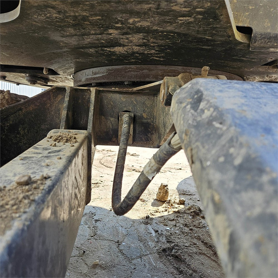 حفارة مصغرة New Holland E26C: صور 38