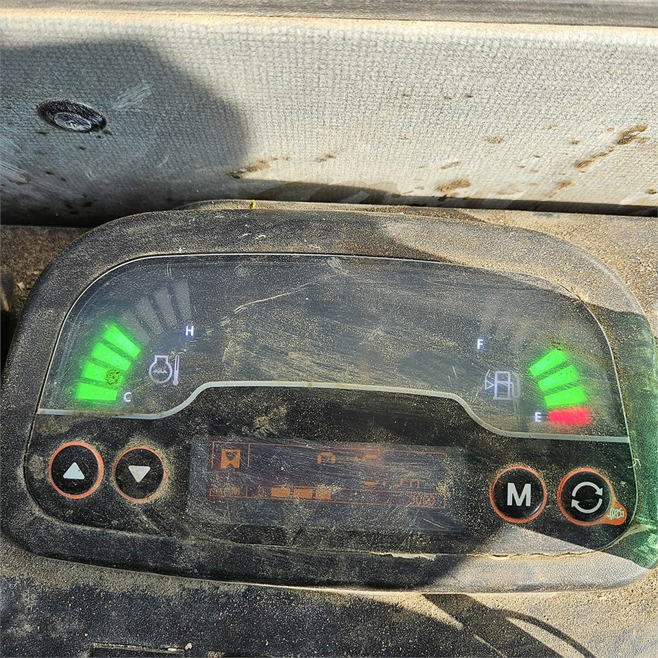 حفارة مصغرة New Holland E26C: صور 16