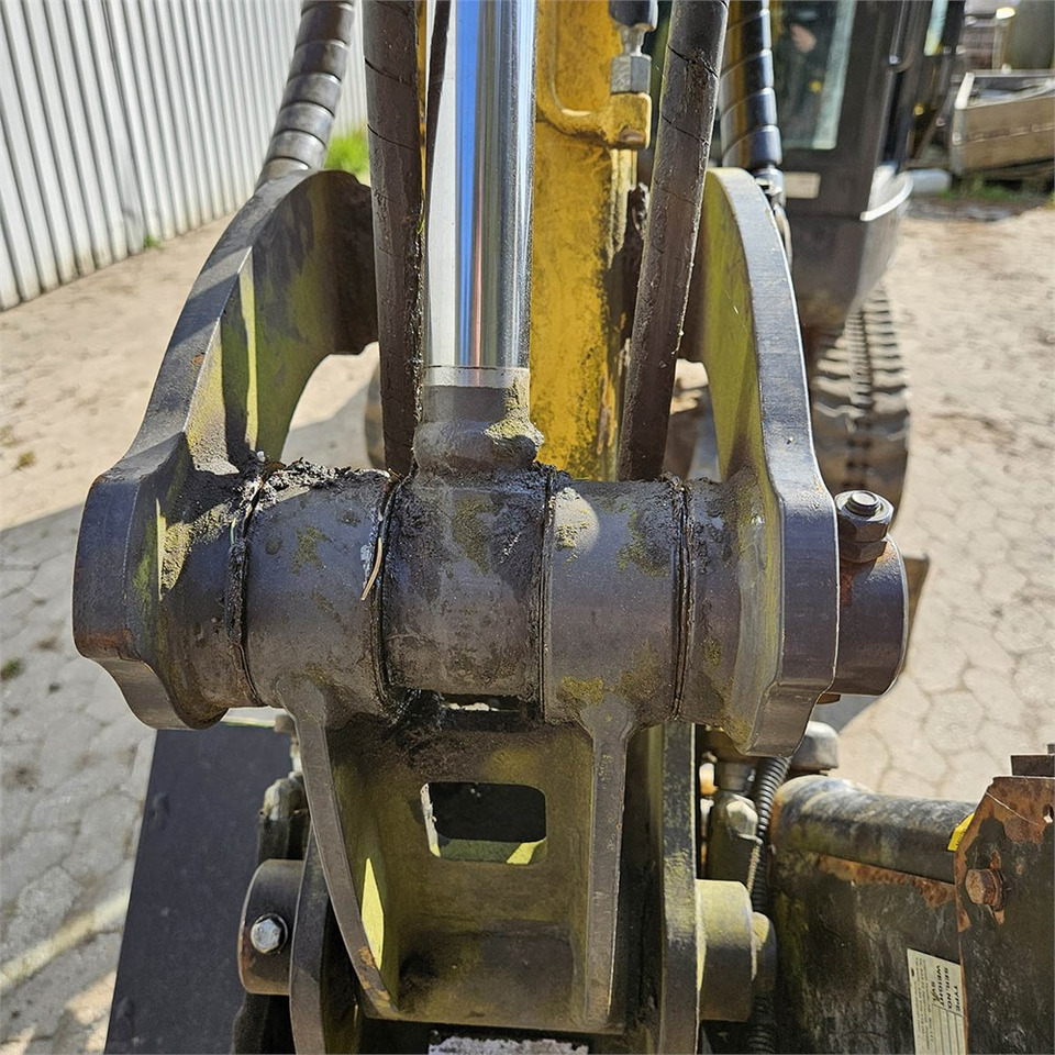 حفارة مصغرة New Holland E26C: صور 28