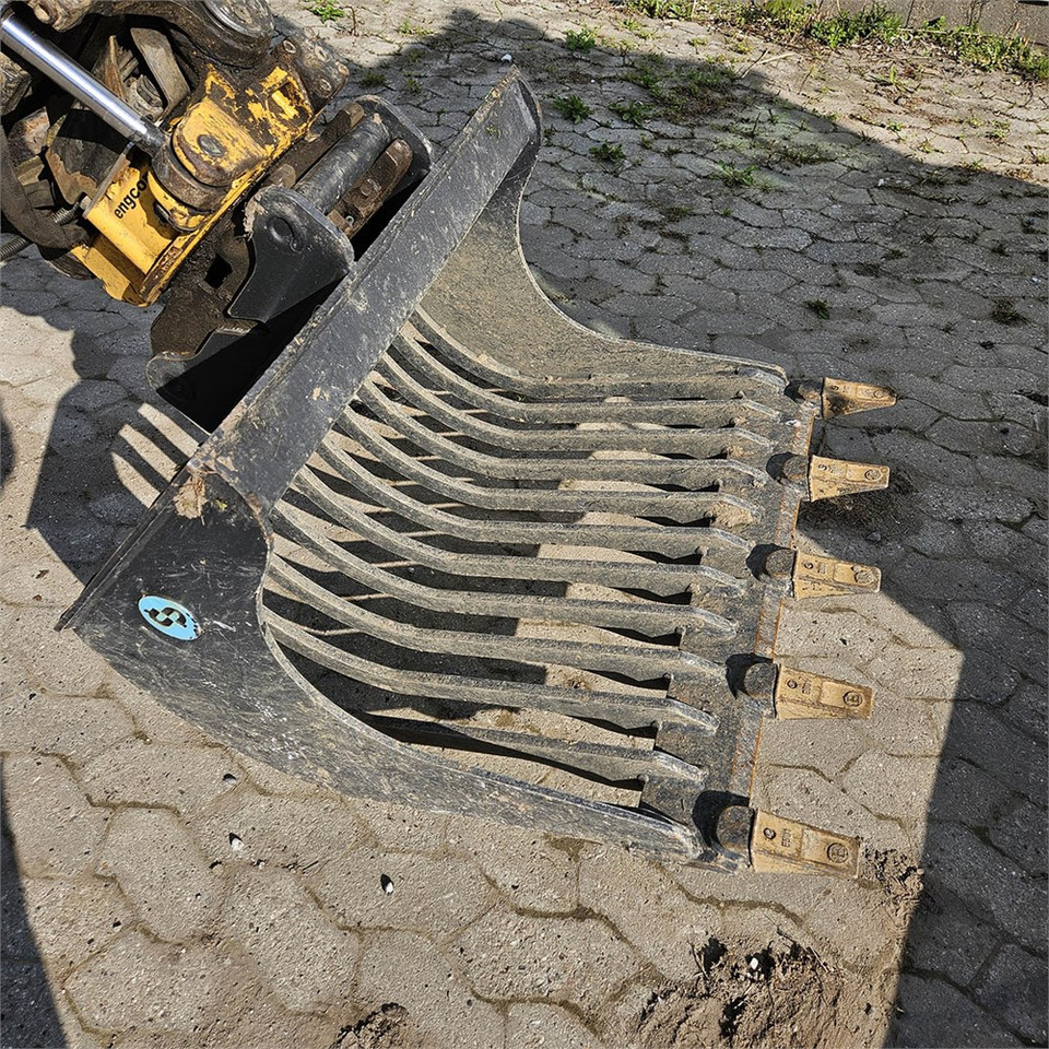 حفارة مصغرة New Holland E26C: صور 33