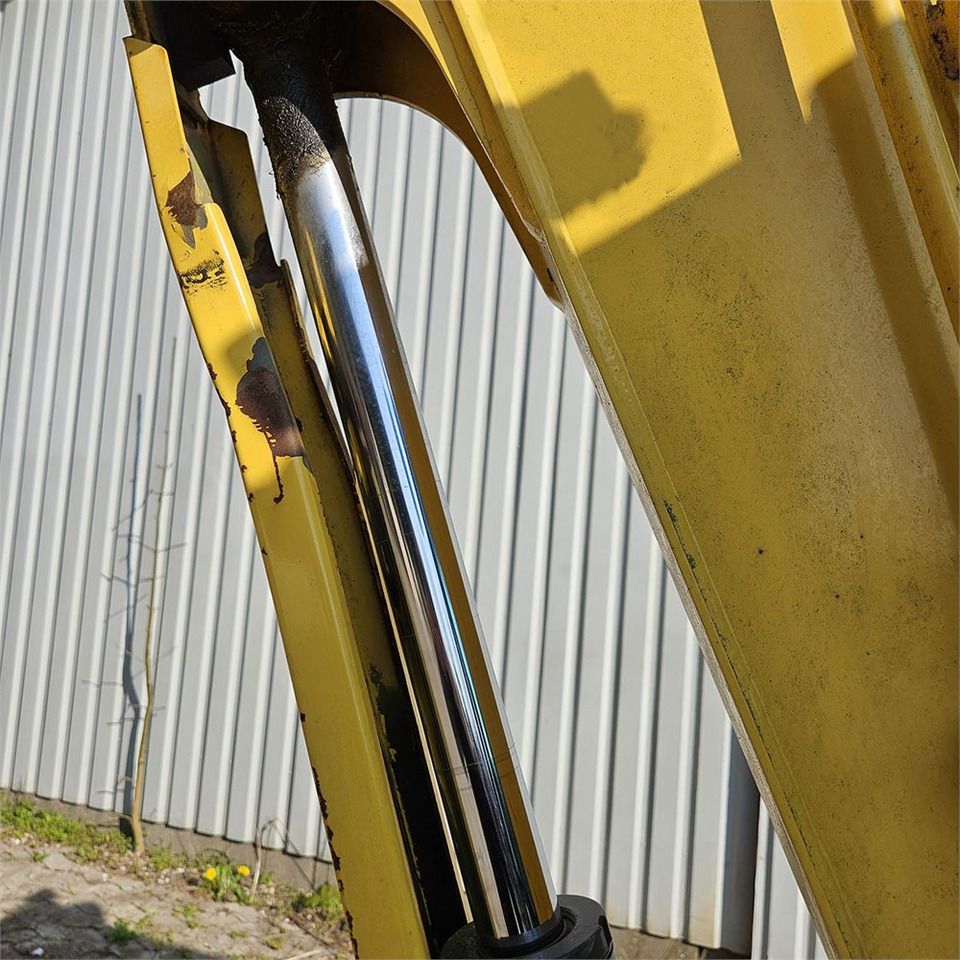 حفارة مصغرة New Holland E26C: صور 23