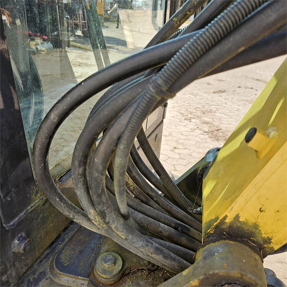 حفارة مصغرة New Holland E26C: صور 21