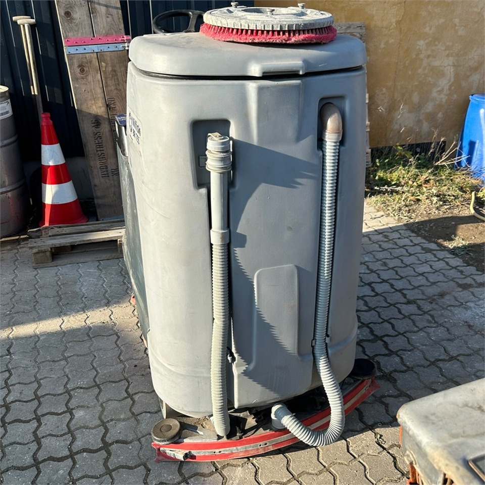 Nilfisk BR 755 - ماكينة فرك وتجفيف: صور 4 Nilfisk BR 755 - ماكينة فرك وتجفيف: صور 4