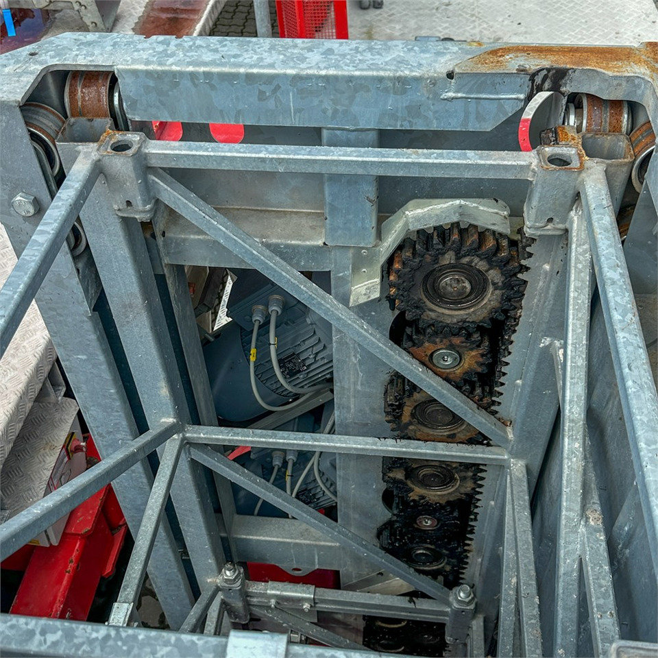 منصات هيدروليكية متنقلة Scanclimber SC 8000: صور 9 منصات هيدروليكية متنقلة Scanclimber SC 8000: صور 9