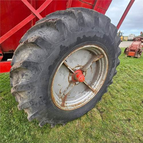 قلابة مقطورة الزراعية Taarup Tip: صور 16 قلابة مقطورة الزراعية Taarup Tip: صور 16