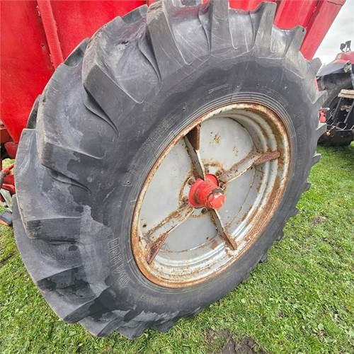 قلابة مقطورة الزراعية Taarup Tip: صور 19 قلابة مقطورة الزراعية Taarup Tip: صور 19