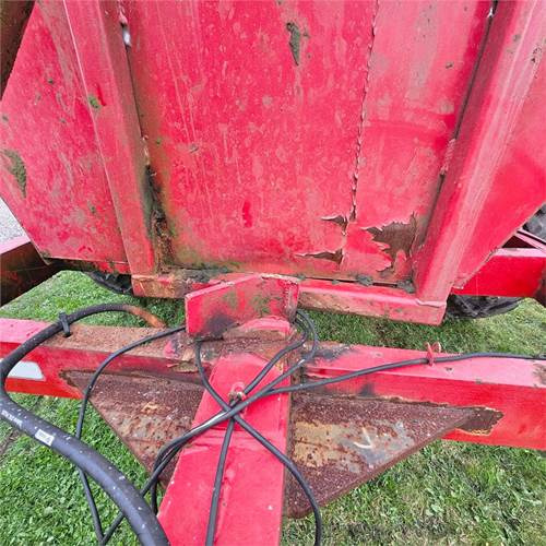 قلابة مقطورة الزراعية Taarup Tip: صور 11 قلابة مقطورة الزراعية Taarup Tip: صور 11