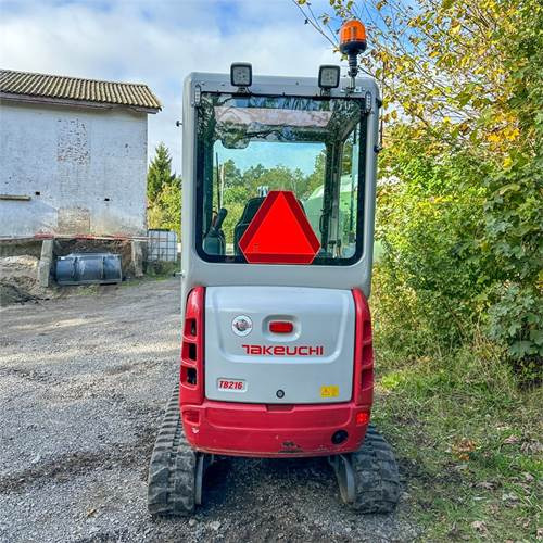Takeuchi TB2156 - حفارة مصغرة: صور 5 Takeuchi TB2156 - حفارة مصغرة: صور 5