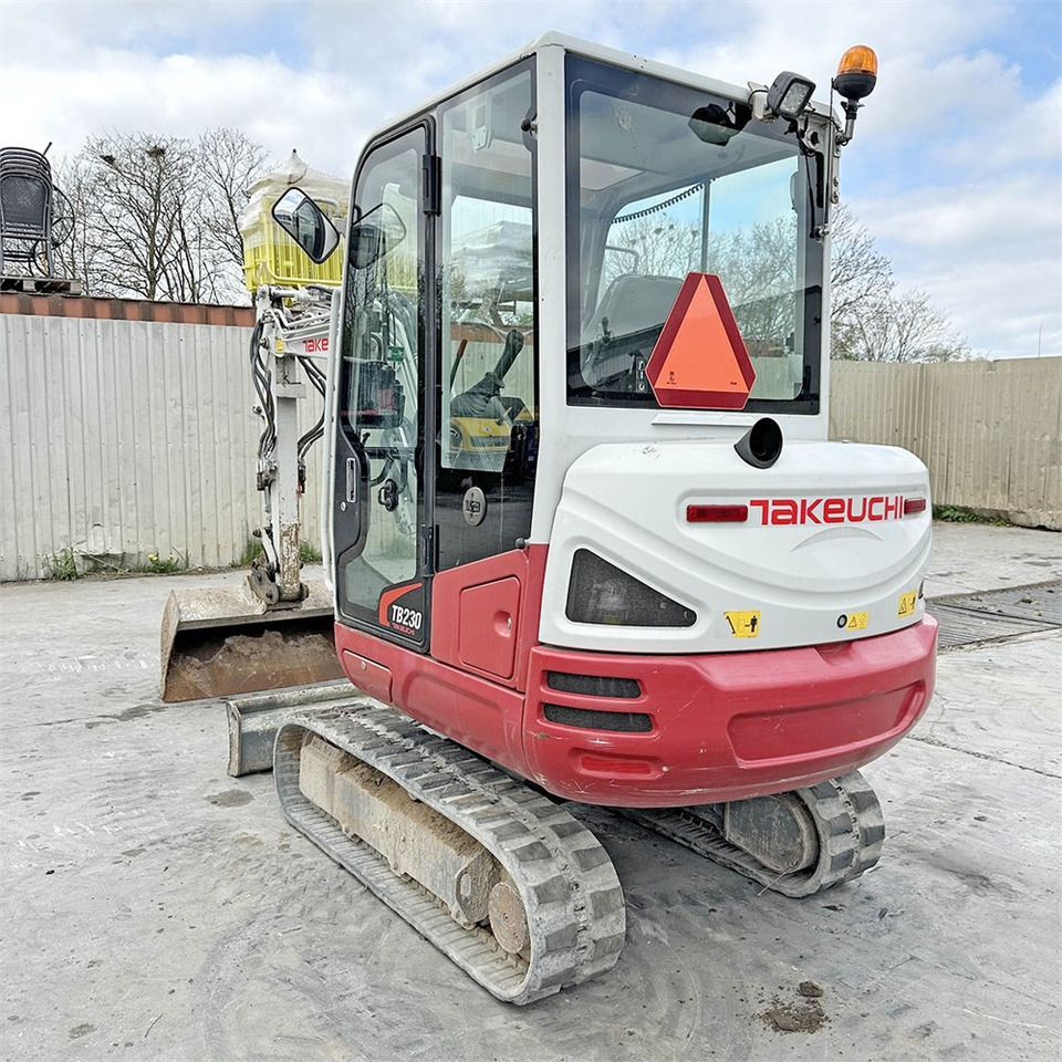Takeuchi TB230 - حفارة مصغرة: صور 4 Takeuchi TB230 - حفارة مصغرة: صور 4