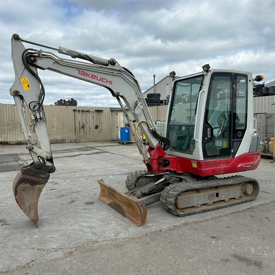 Takeuchi TB235 - حفارة مصغرة: صور 1 Takeuchi TB235 - حفارة مصغرة: صور 1