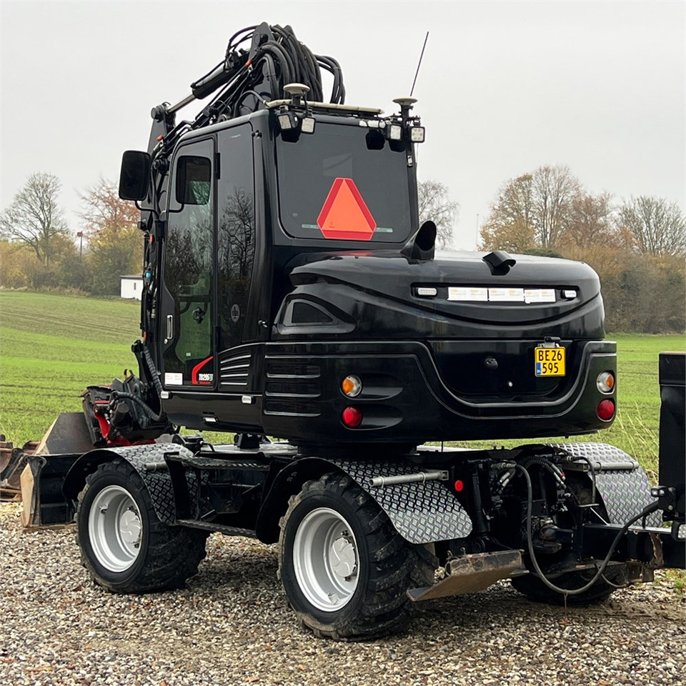 Takeuchi TB295 W - حفارة على عجلات: صور 5 Takeuchi TB295 W - حفارة على عجلات: صور 5