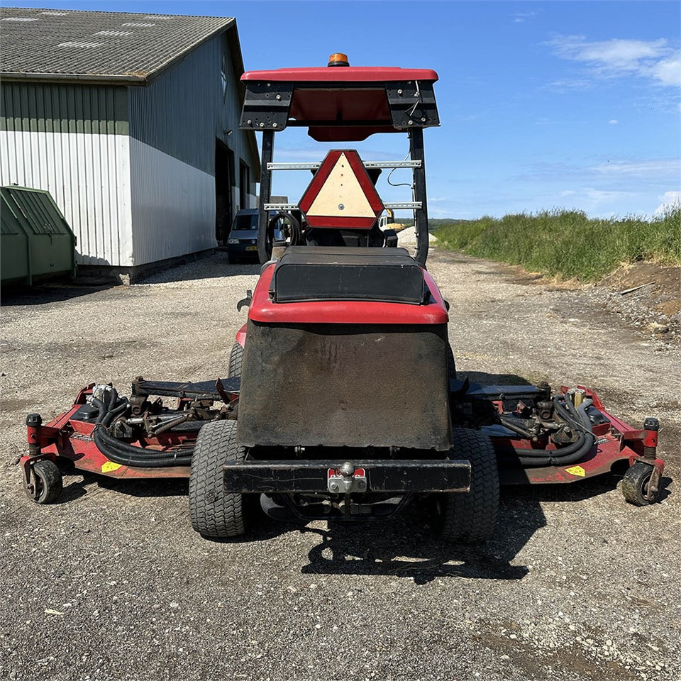 Toro Groundsmaster 4000-D - جزازة المروج: صور 4 Toro Groundsmaster 4000-D - جزازة المروج: صور 4