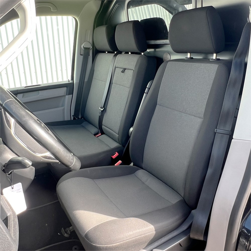 فان المدمجة VW Transporter 2.0 Tdi 204: صور 16
