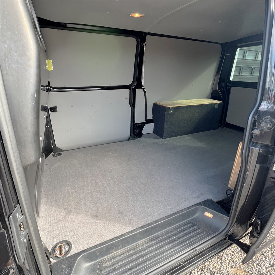 فان المدمجة VW Transporter 2.0 Tdi 204: صور 25