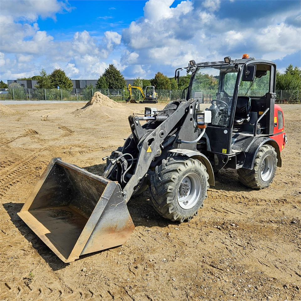 Weidemann 2070 CX - اللودر بعجل: صور 2 Weidemann 2070 CX - اللودر بعجل: صور 2