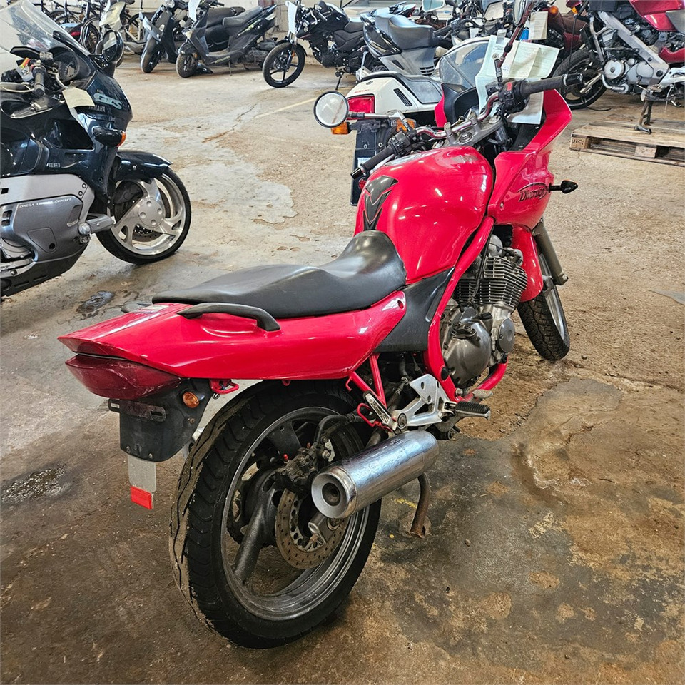 Yamaha XJ600 Diversion - دراجة بخارية: صور 5 Yamaha XJ600 Diversion - دراجة بخارية: صور 5