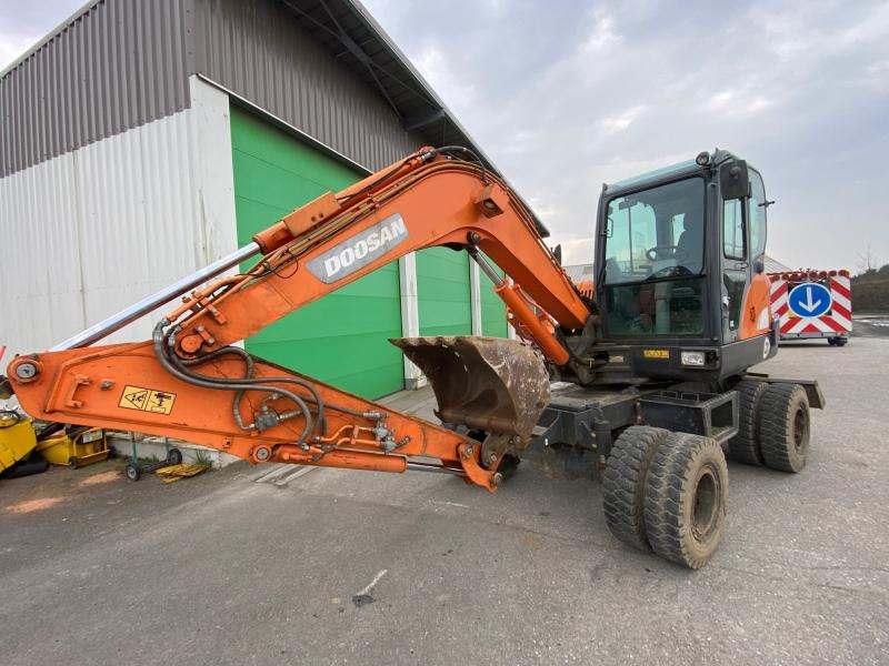 Doosan DX 55W - حفارة على عجلات: صور 3 Doosan DX 55W - حفارة على عجلات: صور 3
