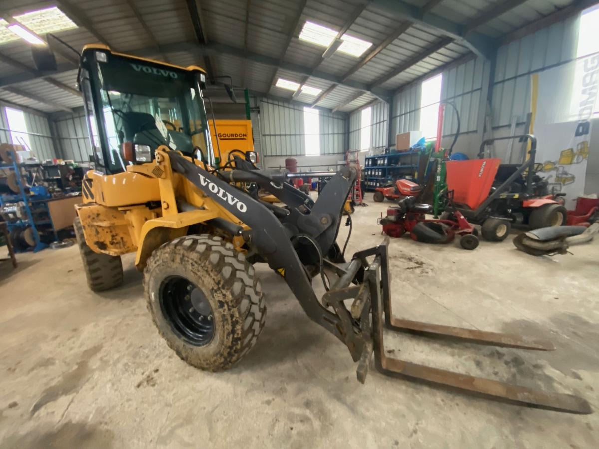 Volvo L 30 B ZX - لودر مفصلي صغير: صور 1 Volvo L 30 B ZX - لودر مفصلي صغير: صور 1
