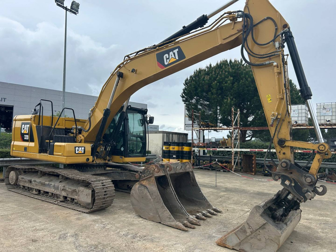 CAT 320 - حفارات زحافة: صور 1 CAT 320 - حفارات زحافة: صور 1
