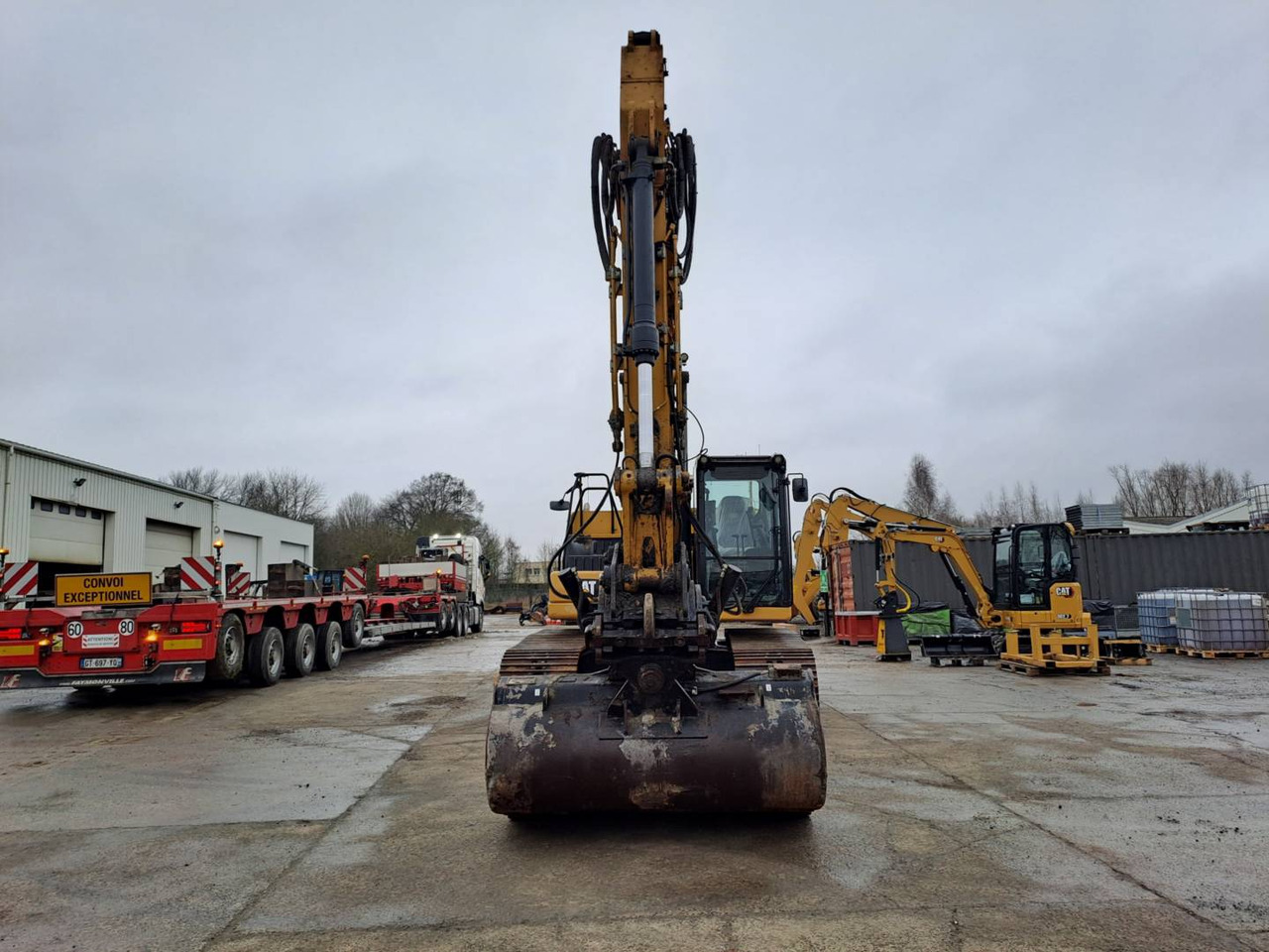 CAT 323 - حفارات زحافة: صور 3 CAT 323 - حفارات زحافة: صور 3