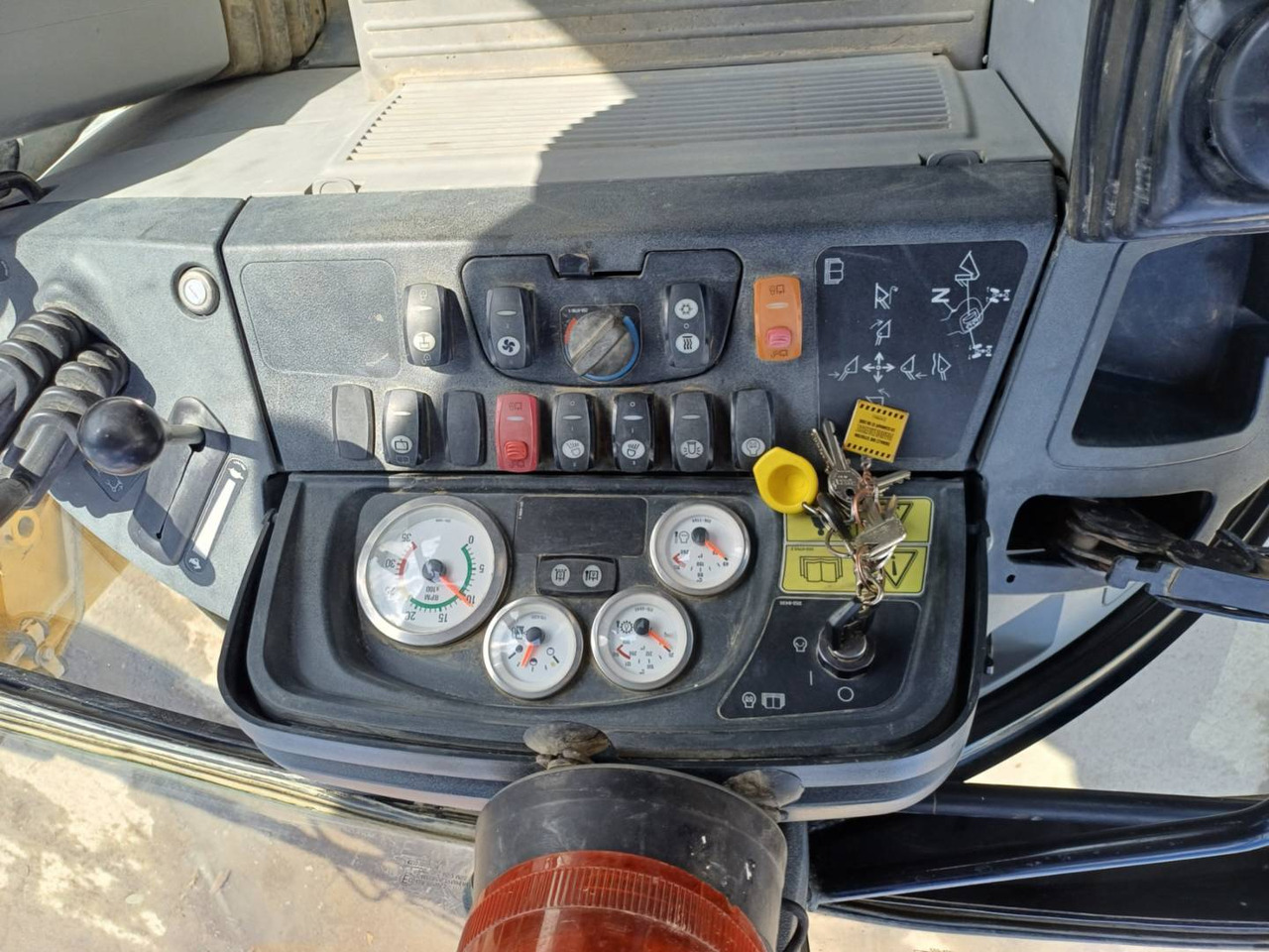 CAT 434E - حفار متعدد الاستخدام: صور 5 CAT 434E - حفار متعدد الاستخدام: صور 5