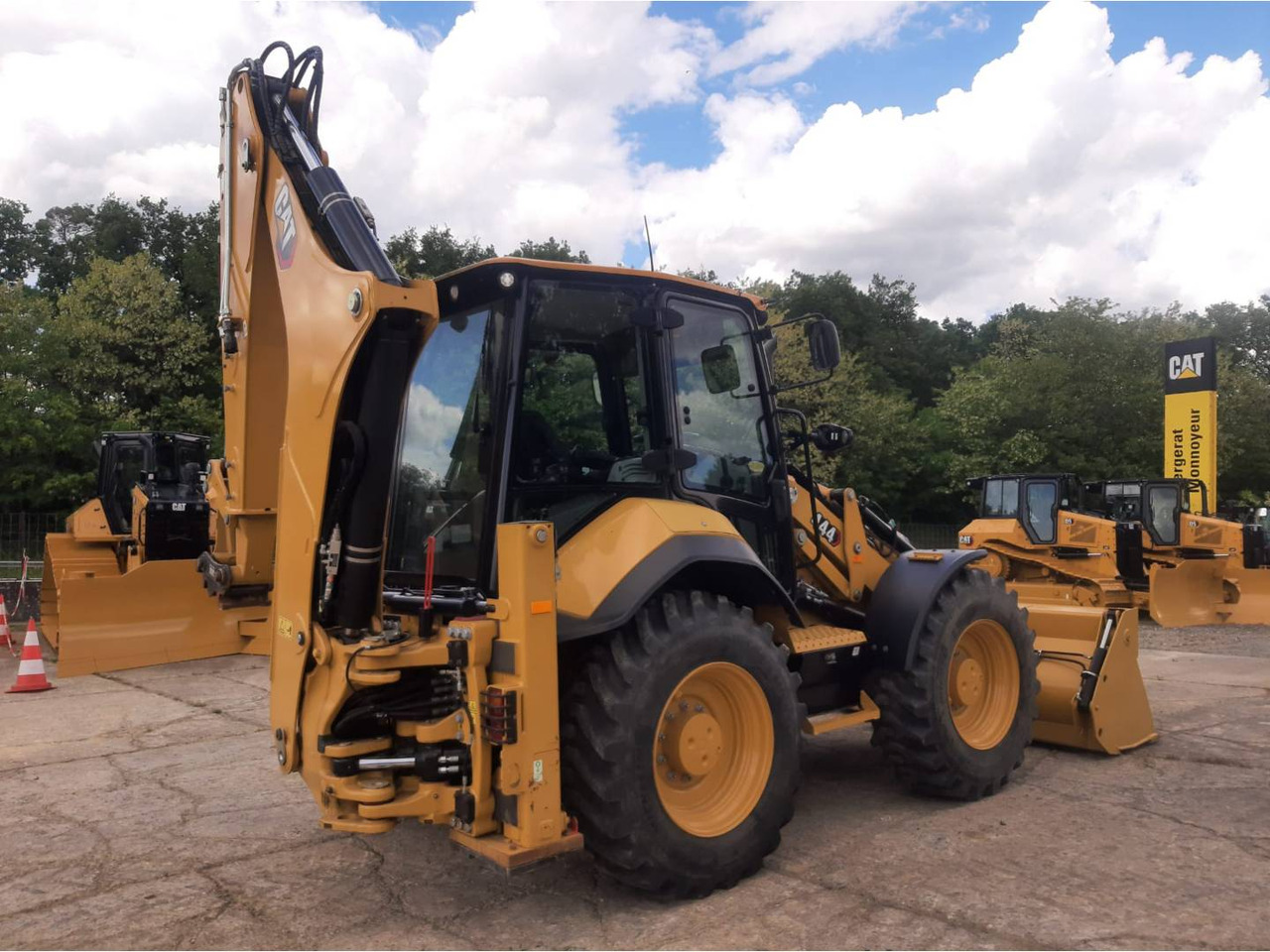 CAT 444 - حفار متعدد الاستخدام: صور 1 CAT 444 - حفار متعدد الاستخدام: صور 1