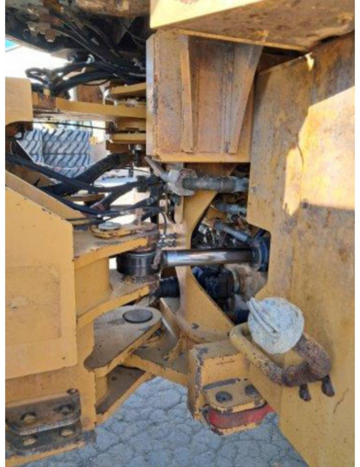 اللودر بعجل CAT 972K: صور 22 اللودر بعجل CAT 972K: صور 22