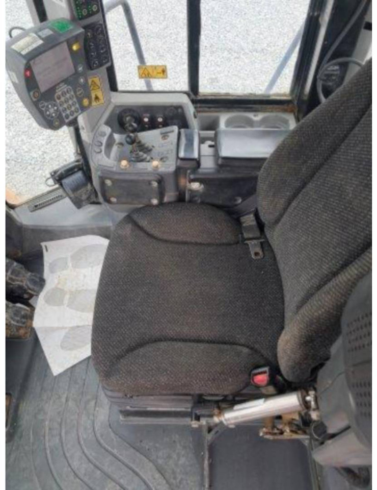 اللودر بعجل CAT 972K: صور 31 اللودر بعجل CAT 972K: صور 31