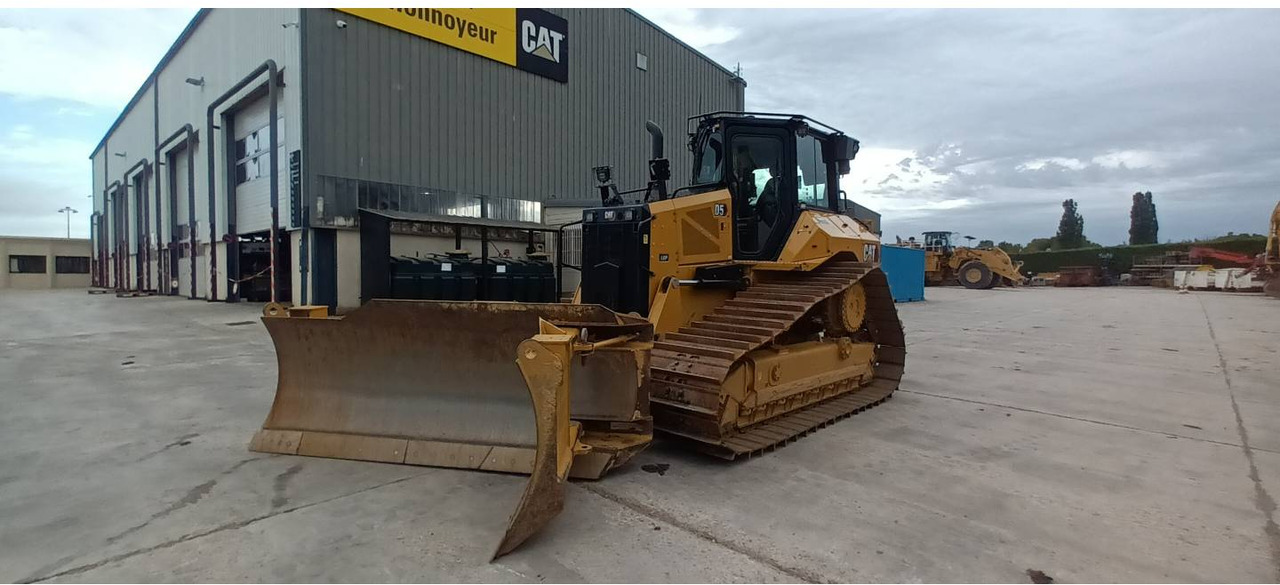 CAT D5 - بلدوزر: صور 1 CAT D5 - بلدوزر: صور 1