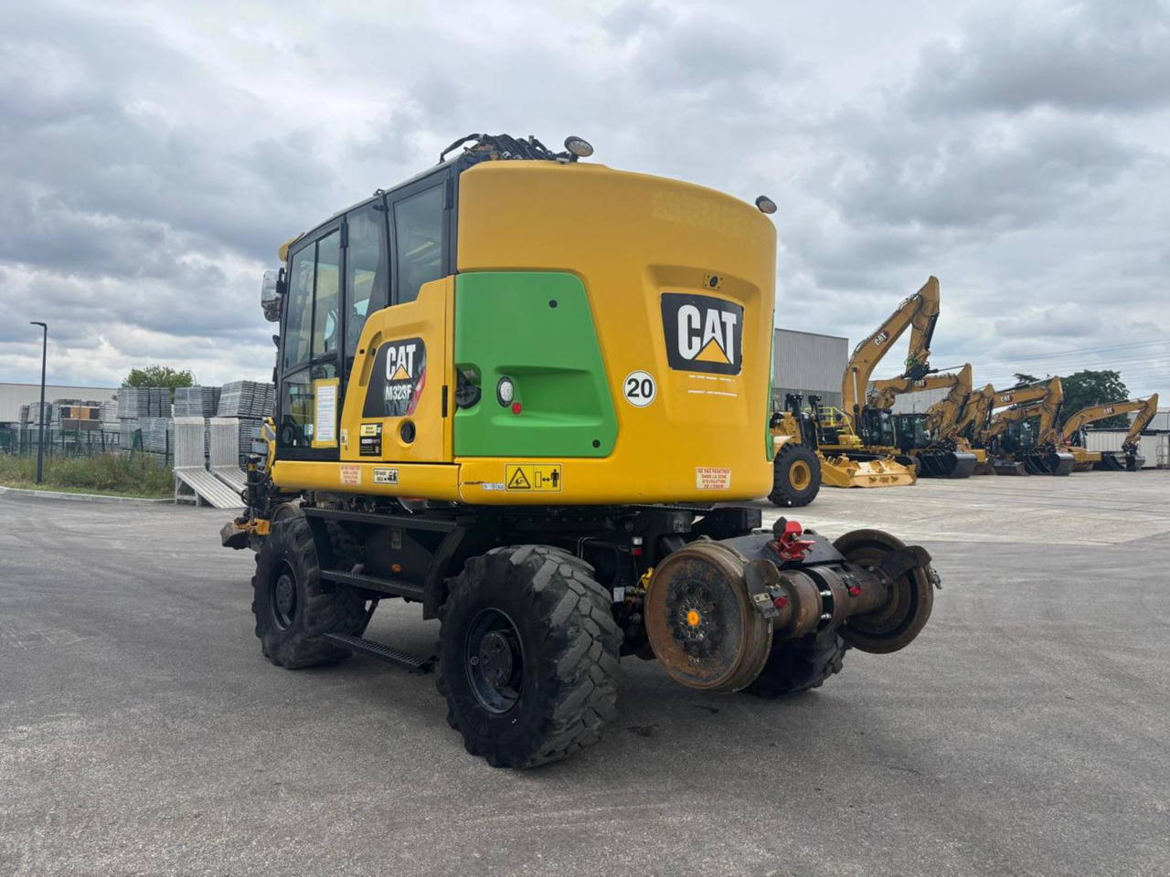 CAT M323F - حفارة على عجلات: صور 3 CAT M323F - حفارة على عجلات: صور 3