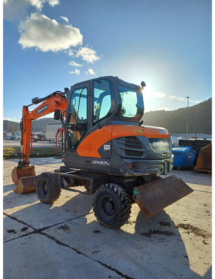 DOOSAN INFRACORE AMERICA CORP. DX57W-7 - حفارة على عجلات: صور 4 DOOSAN INFRACORE AMERICA CORP. DX57W-7 - حفارة على عجلات: صور 4