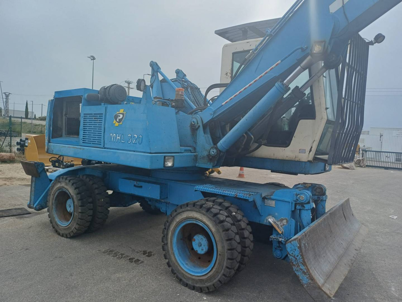 FUCHS MHL320 - حفارة على عجلات: صور 5 FUCHS MHL320 - حفارة على عجلات: صور 5