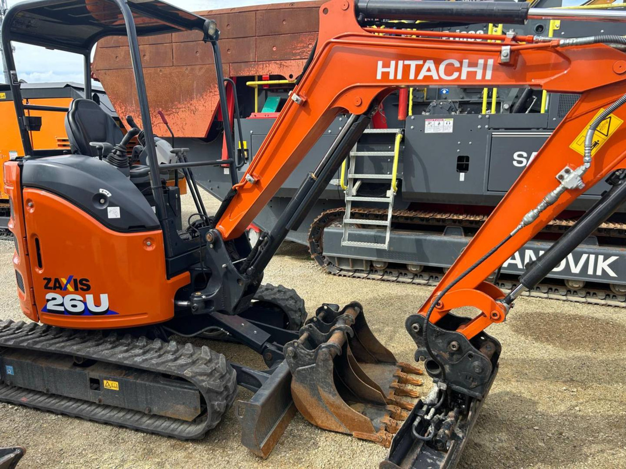 HITACHI ZX26U-6 - حفارات زحافة: صور 2 HITACHI ZX26U-6 - حفارات زحافة: صور 2