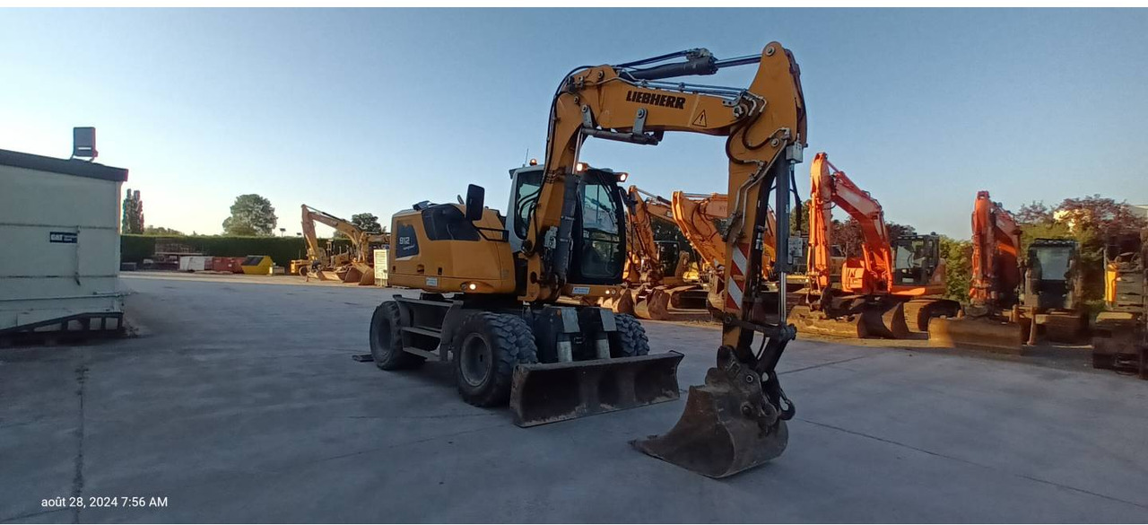 LIEBHERR A912 - حفارة على عجلات: صور 2 LIEBHERR A912 - حفارة على عجلات: صور 2